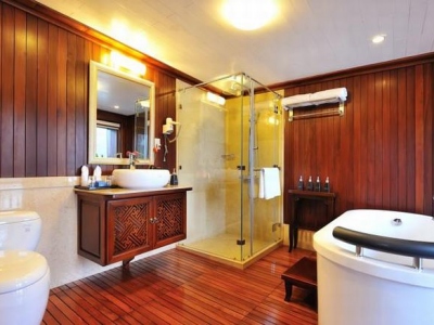 du-thuyen-paradise-peak-bathroom5